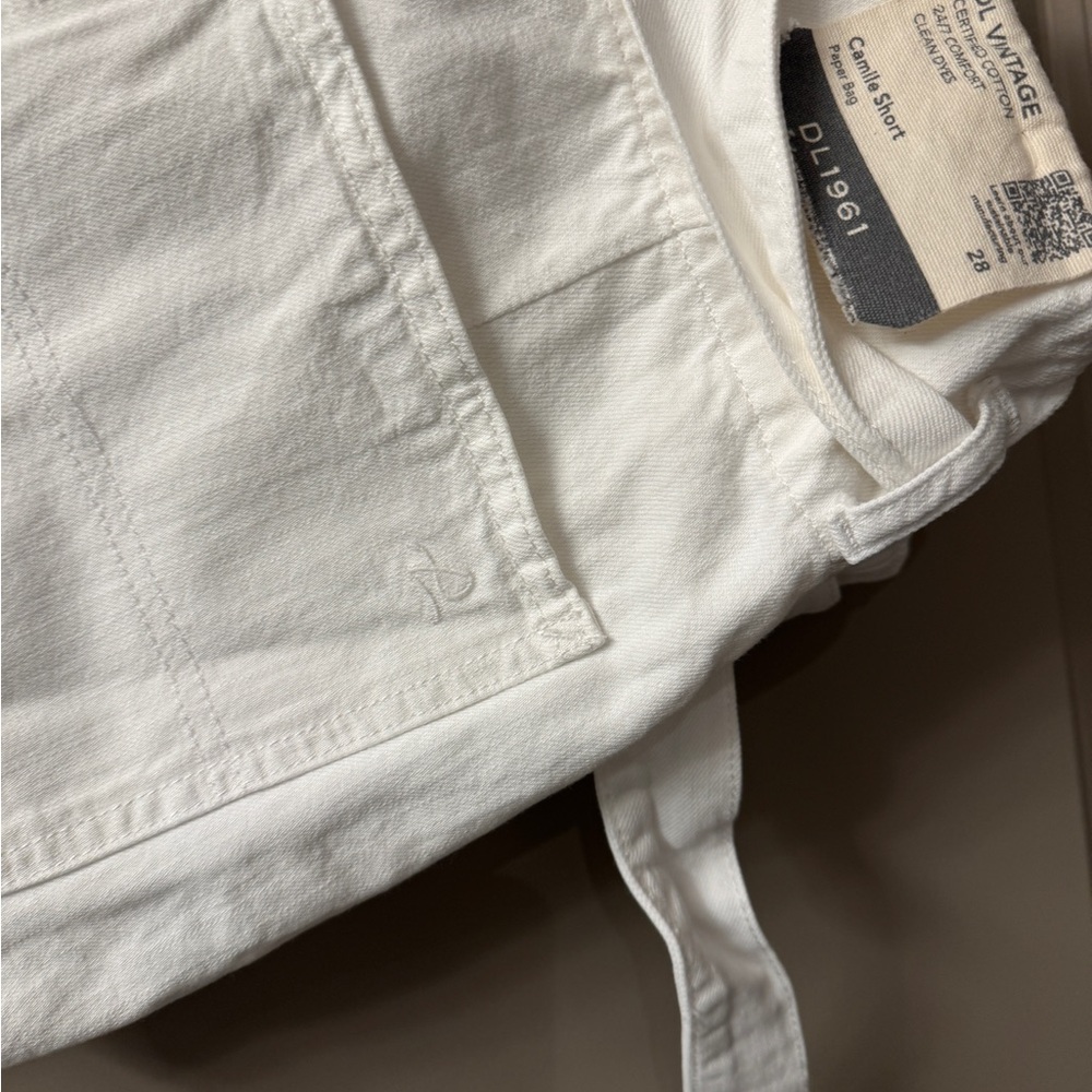 DL1961 Camile Paperbag Shorts, White Denim - Picture 11 of 15
